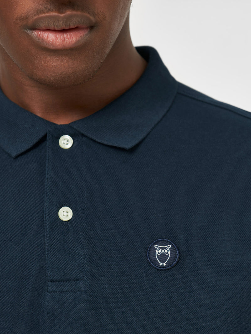 KnowledgeCotton Apparel - MEN Basic badge polo Polos 1001 Total Eclipse